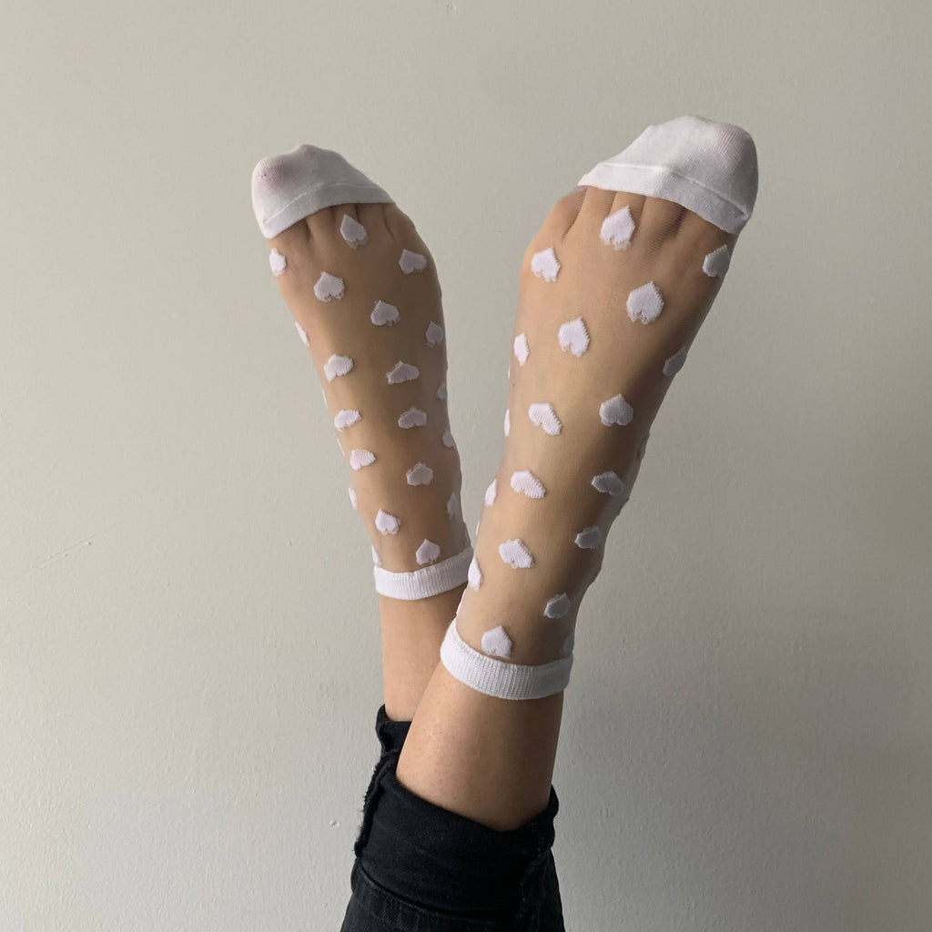 Laure - Chaussettes transparentes coeurs blancs