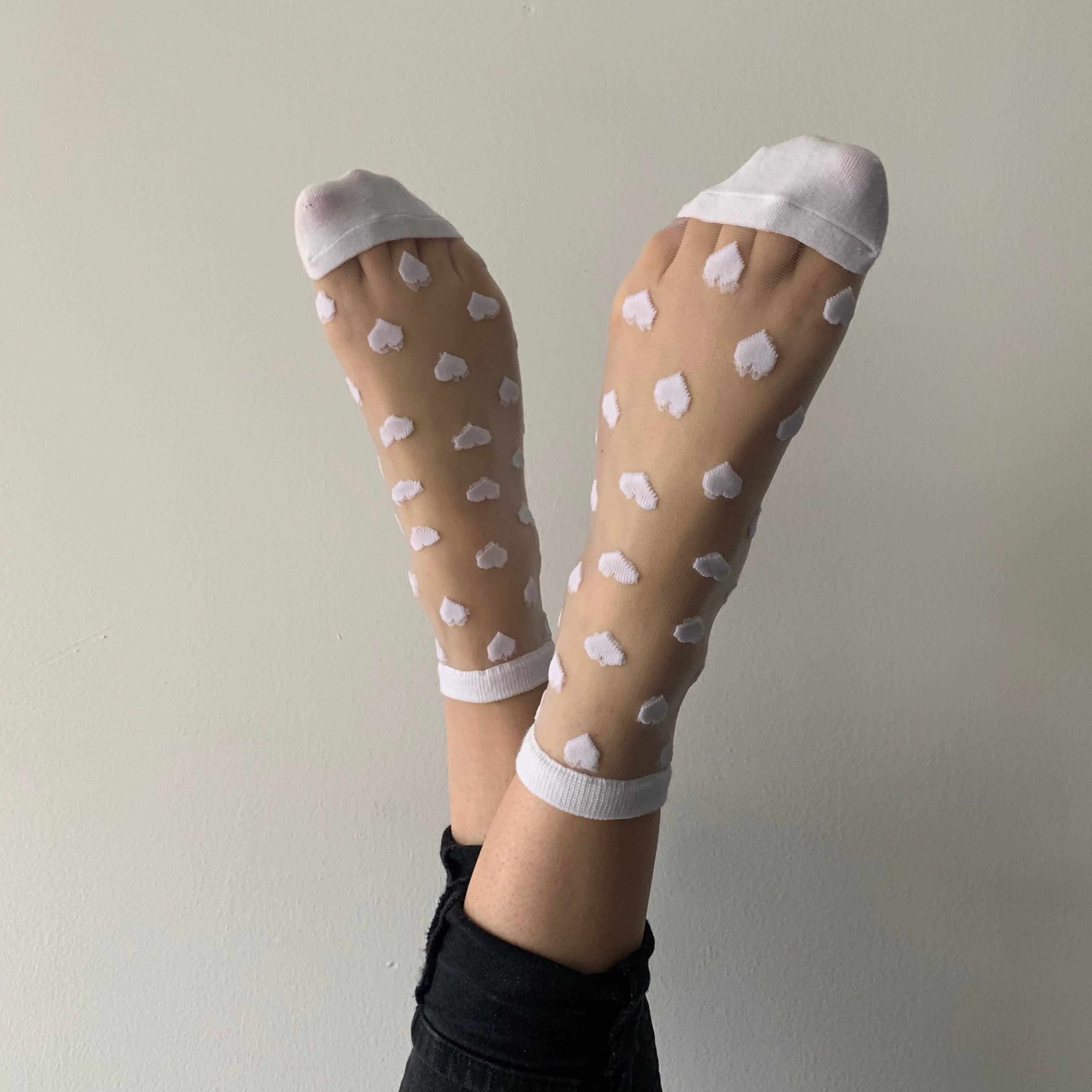 Laure - Chaussettes transparentes coeurs blancs
