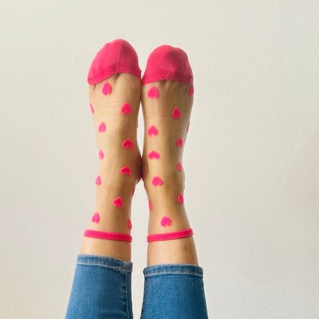 Laure - chaussettes transparentes coeurs rose flashy