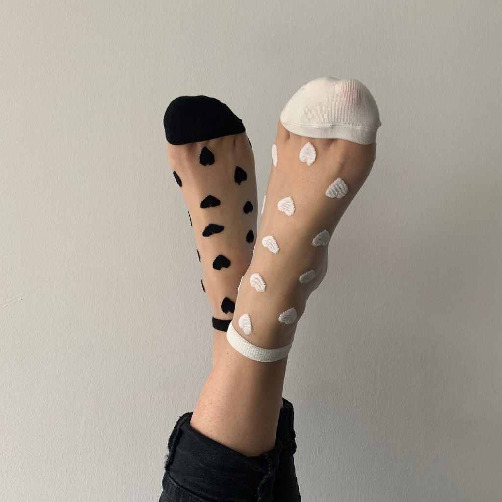 Laure - Chaussettes transparentes coeurs blancs