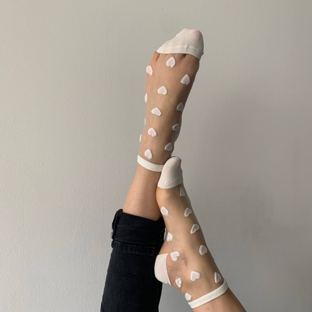 Laure - Chaussettes transparentes coeurs blancs